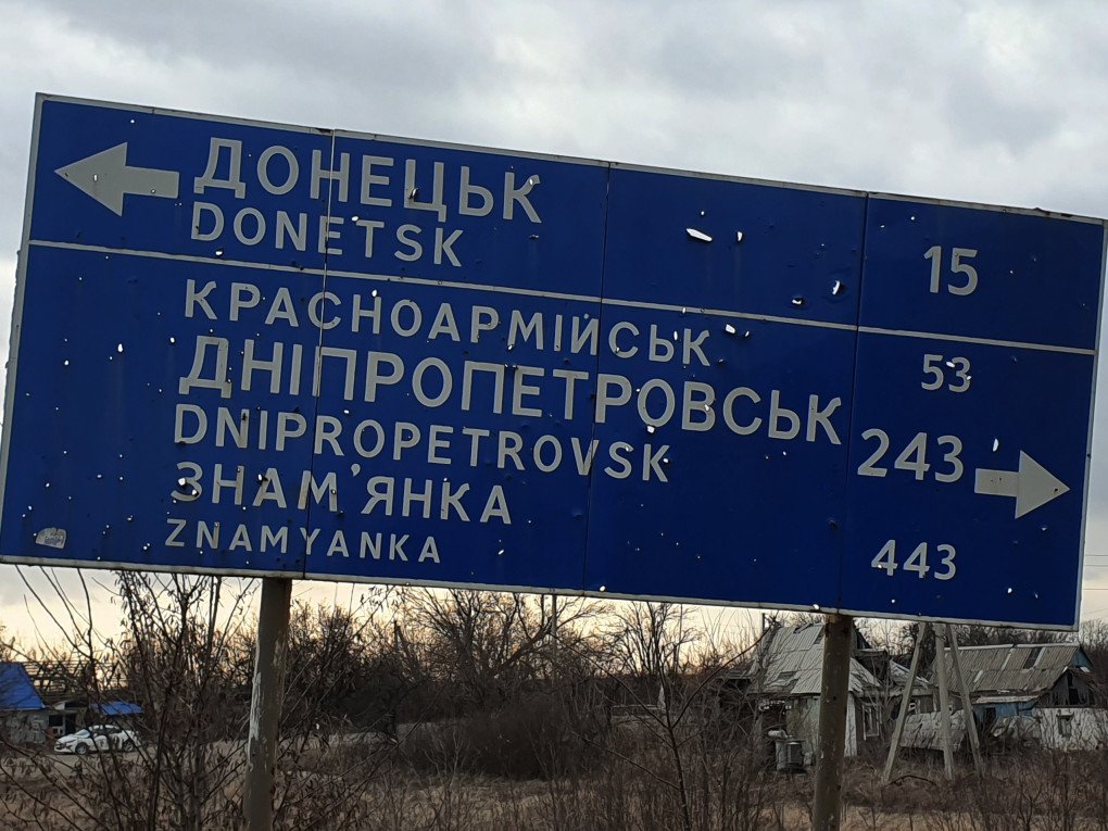 Donetsk city road sign in Pisky village, Donbas region 2020. (Source: Jessica Daly UNITED24 Media) Donetsk city road sign in Pisky village, Donbas region 2020. (Source: Jessica Daly UNITED24 Media)