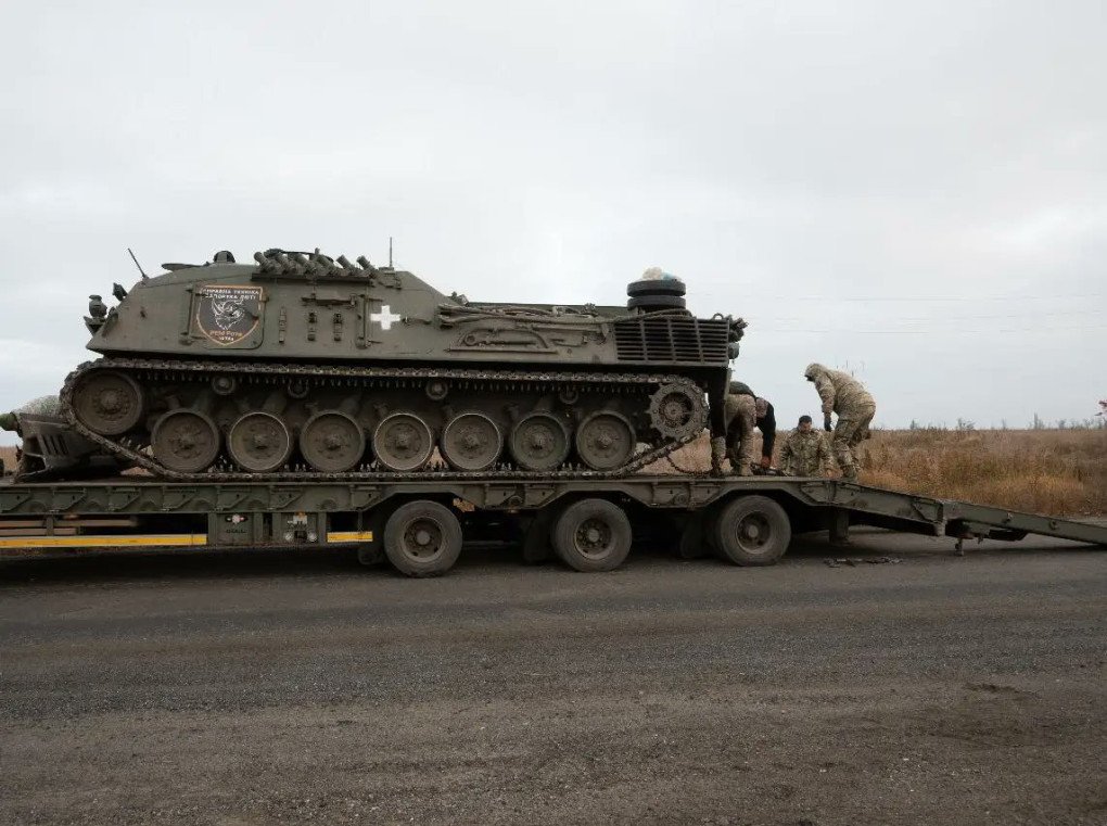 Bergepanzer 2 armored recovery vehicles (ARVs) of the Armed Forces of Ukraine. (Source: @deaidua/X) Bergepanzer 2 armored recovery vehicles (ARVs) of the Armed Forces of Ukraine. (Source: @deaidua/X)