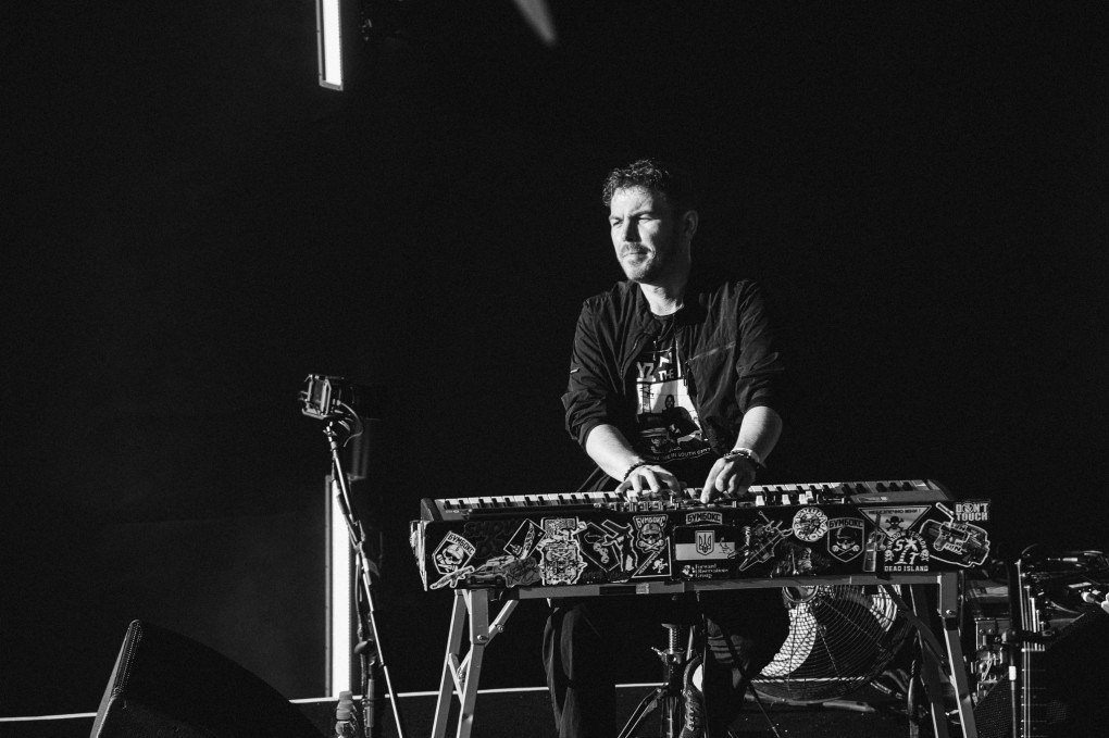 Pavlo Litvinenko on keyboard. Kyiv, May 16, 2026 (Photo: Kirai Gigs)