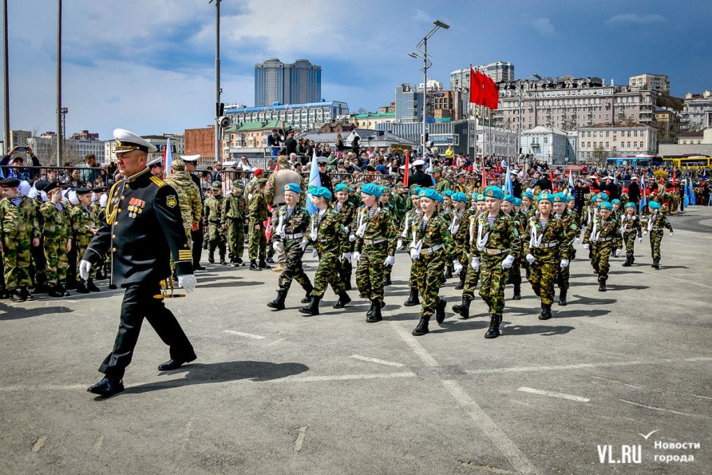 Russian children in military uniforms during the staged “military parade” in Vladivostok, Russia, on May 4, 2025. (Source: vl.ru) Russian children in military uniforms during the staged “military parade” in Vladivostok, Russia, on May 4, 2025. (Source: vl.ru)