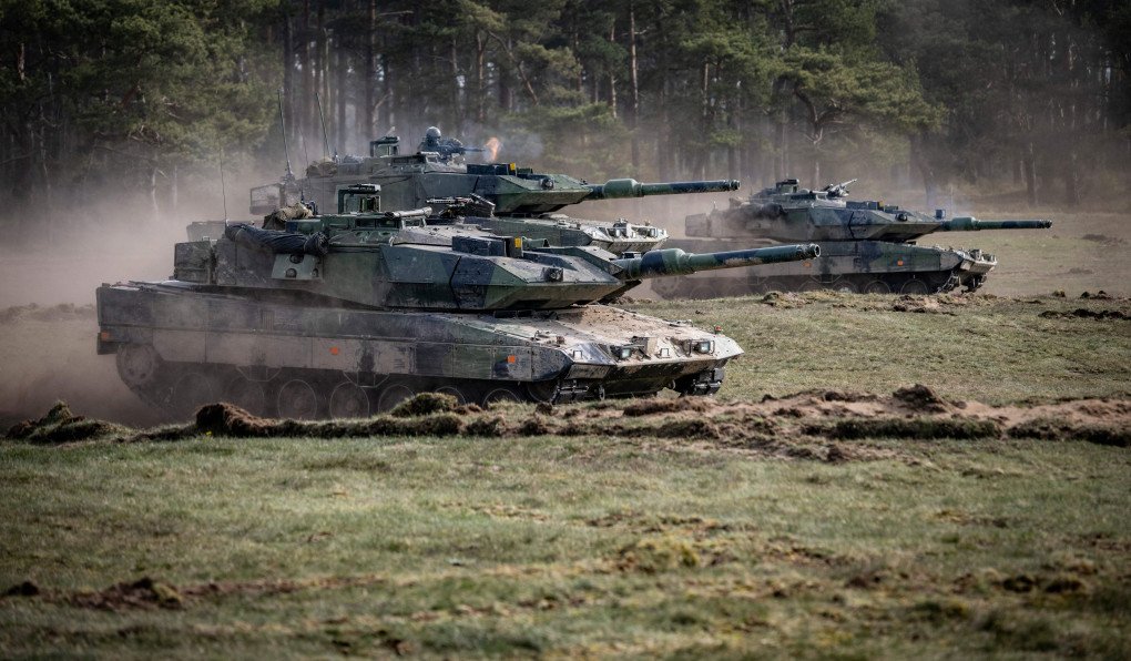 A Swedish Strv 122 fires the machine gun as they advance towards the enemy during the Aurora 23 military exercise at the Rinkaby firing range outside Kristianstad, Sweden, on May 06, 2023. (Source: Getty Images)
