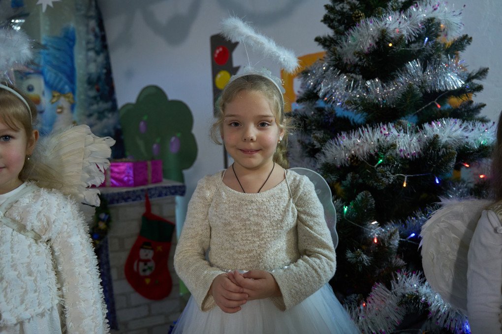 One of the kindergarten students dressed as an angel during the celebration of St. Nicholas Day at one of Zaporizhzhia’s underground kindergartens, Zaporizhzhia region, Ukraine, December 2025. Photo by Mykyta Shandyba / UNITED24 Media.