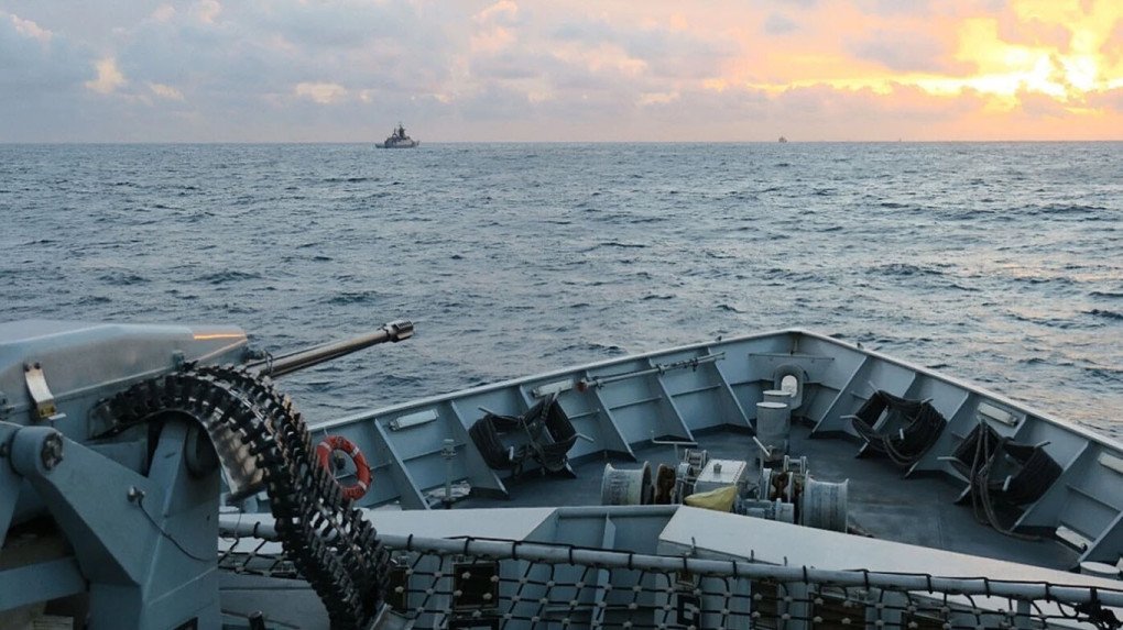 HMS Severn shadowing a Russian corvette off the British coast, November 23, 2025. (Source: UK MoD) HMS Severn shadowing a Russian corvette off the British coast, November 23, 2025. (Source: UK MoD)