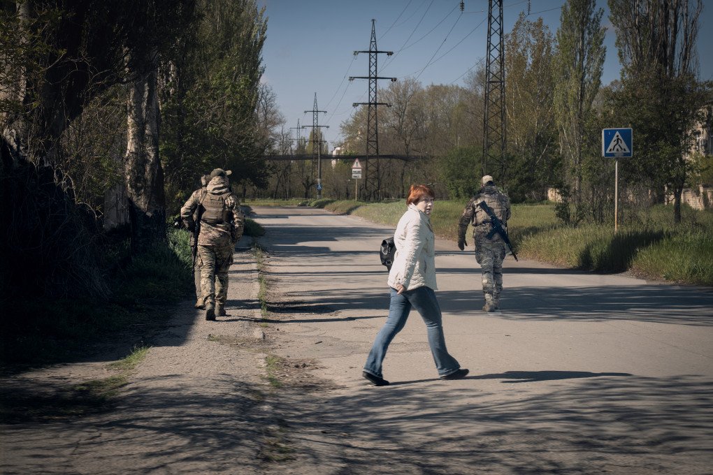 As a civilian passes by, the twins patrol the Dniprovskyi neighborhood of Kherson, situated in the heart of the city’s kill zone. Kherson, Ukraine, May 2026. Photo: Joshua Olley / UNITED24 Media.
