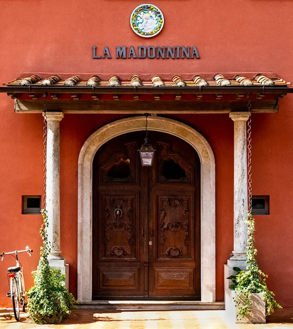 Photo from the official website showing La Madonnina, a historic 50-hectare estate on Via Bolgherese. (Source: bolgheridoc.com)