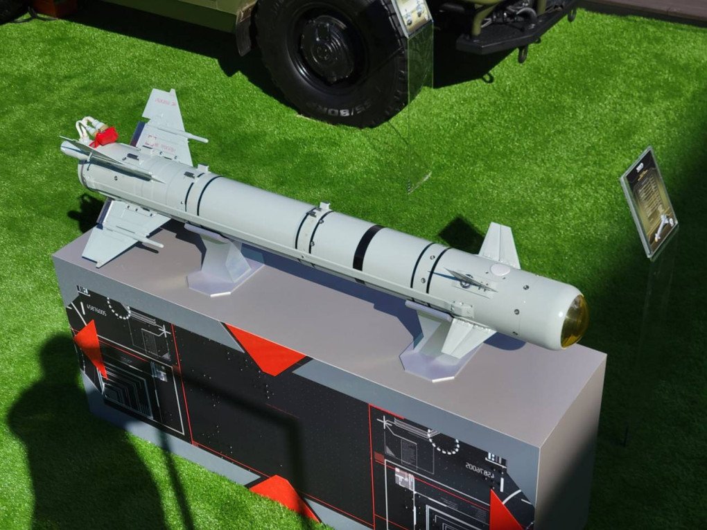 LMUR (“Izdelie 305”) guided missile, at the Army-2021 forum in Russia. (Source: Wikimedia) LMUR (“Izdelie 305”) guided missile, at the Army-2021 forum in Russia. (Source: Wikimedia)