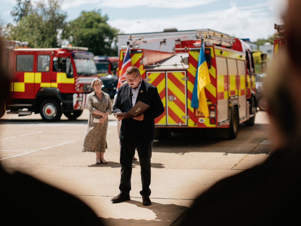 Ukrainian Ambassador Valerii Zaluzhnyi delivering a speech to FIRE AID volunteers in Whitstable UK. (Photo: Edward Matthews)