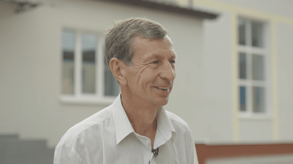 Mykola Shpak has worked in the Mykhailo-Kotsiubynsky Lyceum since 1993. For the last 10 years, he has been the principal of the school. Photo: UNITED24 Media