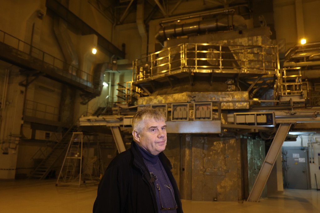 El ingeniero jefe en funciones del Instituto de Física y Tecnología de Kharkiv, Andrii Mytsykov, en la instalación de la fuente de neutrones, que funciona con normalidad a pesar de los bombardeos rusos, en Kharkiv, al noreste de Ucrania. (Fuente: Getty Images) El ingeniero jefe en funciones del Instituto de Física y Tecnología de Kharkiv, Andrii Mytsykov, en la instalación de la fuente de neutrones, que funciona con normalidad a pesar de los bombardeos rusos, en Kharkiv, al noreste de Ucrania. (Fuente: Getty Images)