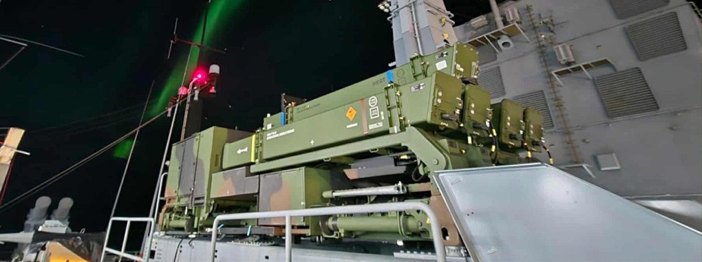 IRIS-T SLM launcher aboard German Navy frigate during sea trials, October 2025. (Source: hartpunkt/Diehl Defence) IRIS-T SLM launcher aboard German Navy frigate during sea trials, October 2025. (Source: hartpunkt/Diehl Defence)