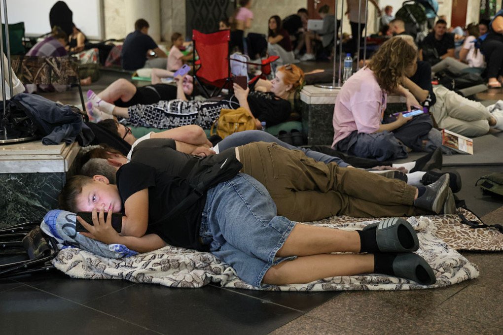 La gente se refugia en el metro durante un ataque con drones rusos el 19 de julio de 2025 en Kyiv. Foto de Ivan Antypenko/Suspilne Ukraine/JSC «UA:PBC»/Global Images Ukraine a través de Getty Images.