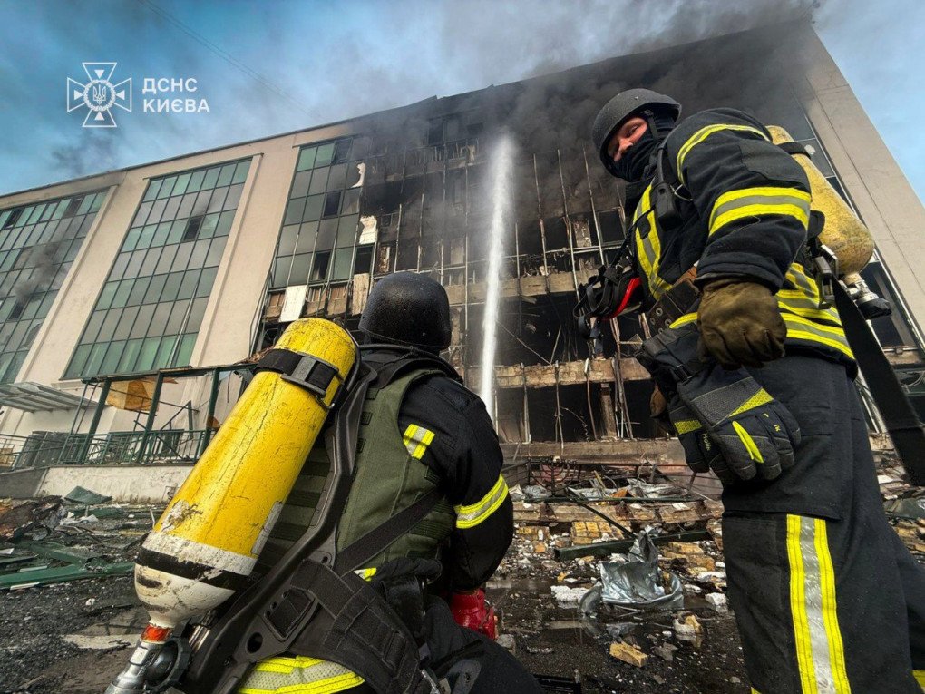SES specialists on the site of a Russian attack, that hit a building, which formerly housed the UK consulate in Kyiv, on June 10, 2025. (Source: SES) SES specialists on the site of a Russian attack, that hit a building, which formerly housed the UK consulate in Kyiv, on June 10, 2025. (Source: SES)