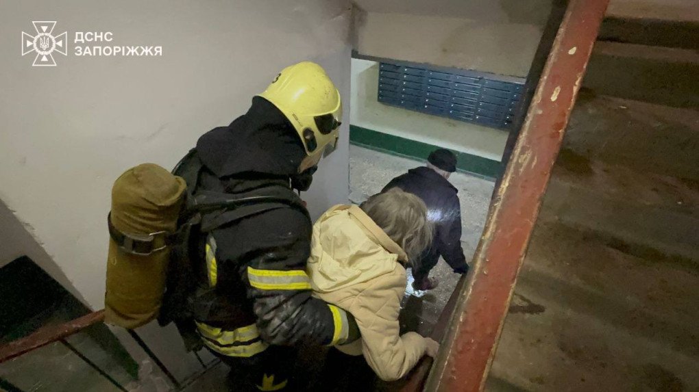 Consecuencias de un ataque aéreo ruso en Zaporizhzhia, donde al menos 13 personas resultaron heridas, el 22 de octubre de 2025. (Fuente: SES)