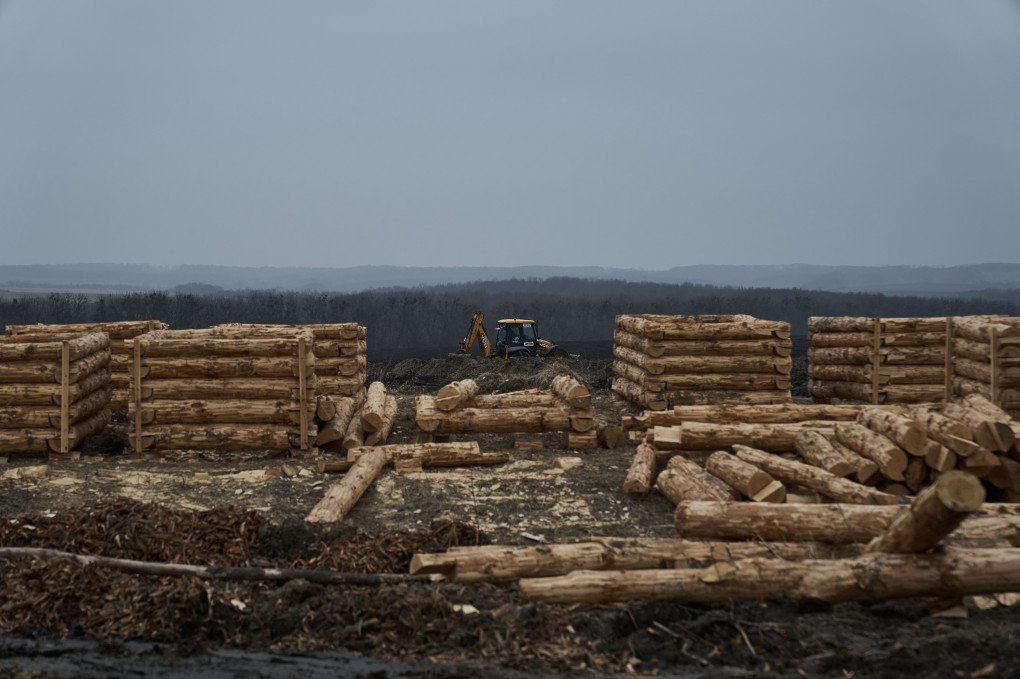 Regional Administration inspects the fortifications being built in the Sumy region, Ukraine. (Photo: Kostiantyn Liberov/ Libkos/Getty Images) Regional Administration inspects the fortifications being built in the Sumy region, Ukraine. (Photo: Kostiantyn Liberov/ Libkos/Getty Images)