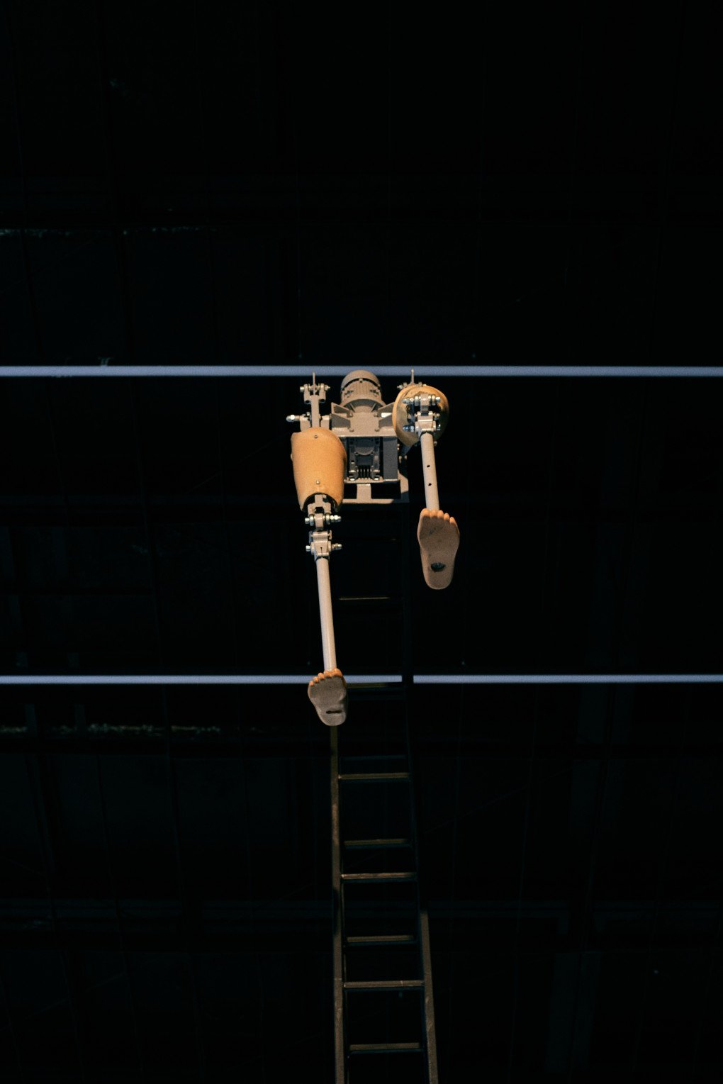 Nikita Kadan’s installation “A New Integrity”: kinetic objects made of prostheses. (Photo: Louis Beaudemont/UNITED24 Media)