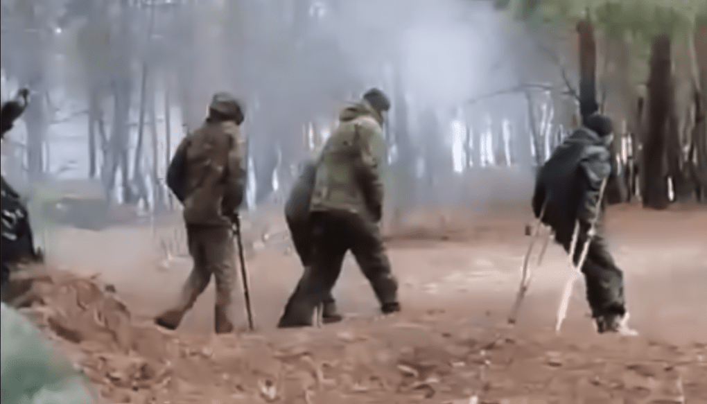 A still image circulating online appears to show injured Russian soldiers on crutches being sent toward the frontline. (Photo: open source) Russian soldiers