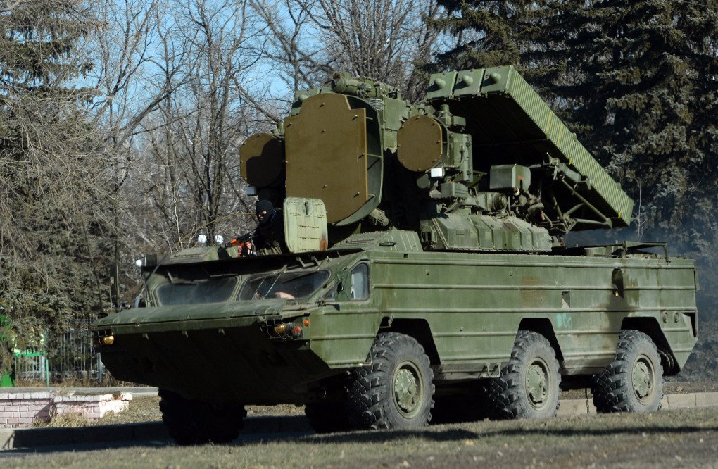Russian 9K33 Osa surface-to-air missile system (NATO reporting name is SA-8 Gecko) in the eastern Ukrainian city of Makiivka on February 21, 2015. (Source: Getty Images)