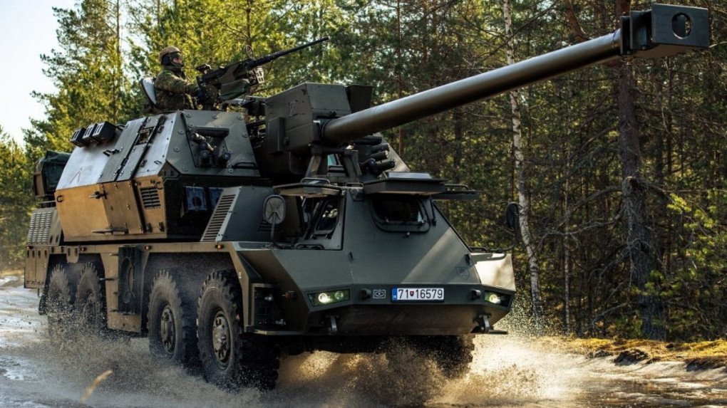 Illustrative image of the Zuzana 2 self-propelled howitzer in off-road conditions. (Photo: Open source) Illustrative image of the Zuzana 2 self-propelled howitzer in off-road conditions. (Photo: Open source)