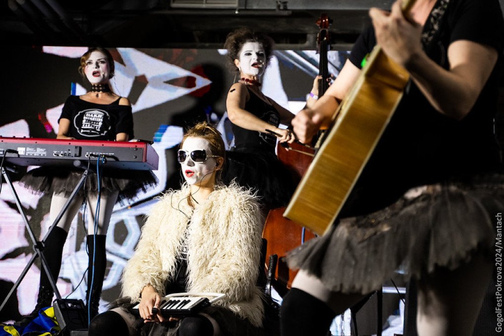 Musicians perform during a GOGOLFEST event. (Source: GOGOLFEST's press office)