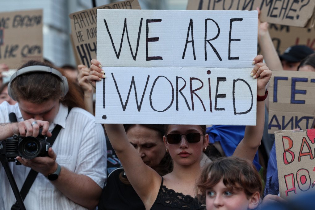 Protesters hold placards during a rally against a law that restricts the independence of anti-corruption institutions on July 23, 2025, in Kyiv, Ukraine. (Source: Getty Images) Protesters hold placards during a rally against a law that restricts the independence of anti-corruption institutions on July 23, 2025, in Kyiv, Ukraine. (Source: Getty Images)