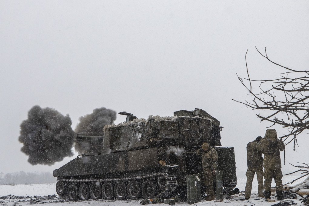 Ukrainian soldiers fire a US-made M109 self-propelled howitzer in Donetsk region, February 2023. (Source: Getty Images) Ukrainian soldiers fire a US-made M109 self-propelled howitzer in Donetsk region, February 2023. (Source: Getty Images)