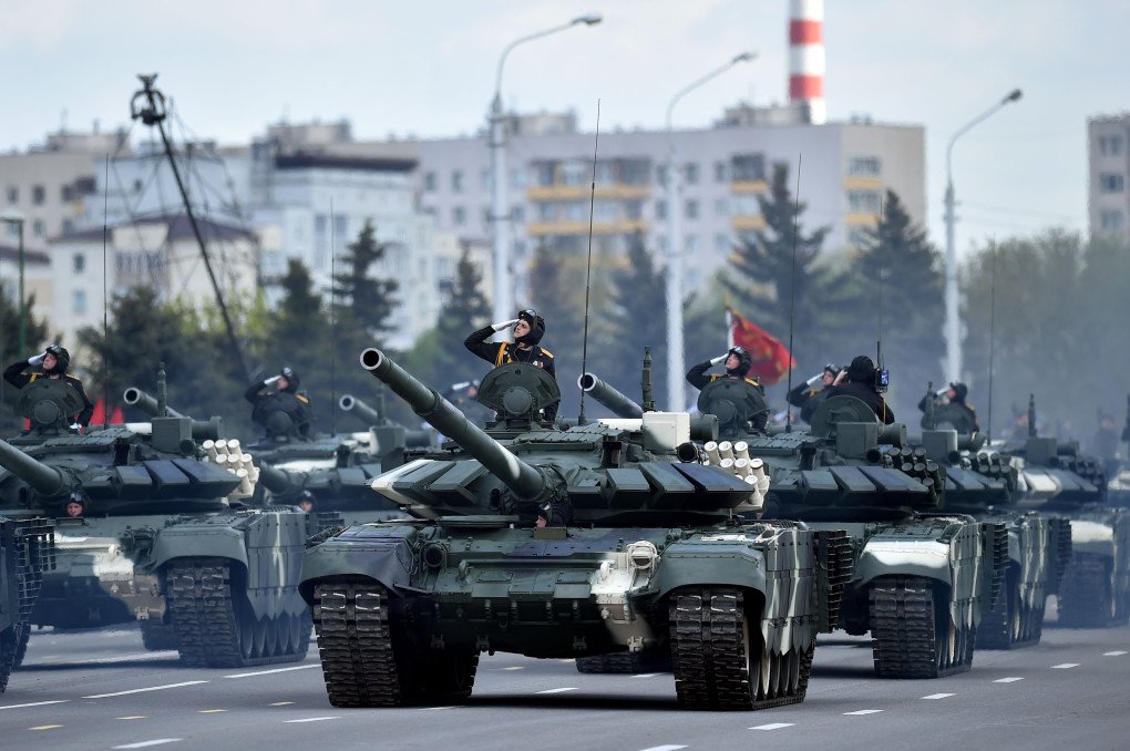 Belarus' T-72B3 tanks take part in a military parade to mark the 75th anniversary of the Soviet Union’s victory over Nazi Germany in World War II, in Minsk on May 9, 2020. (Source: Getty Images)