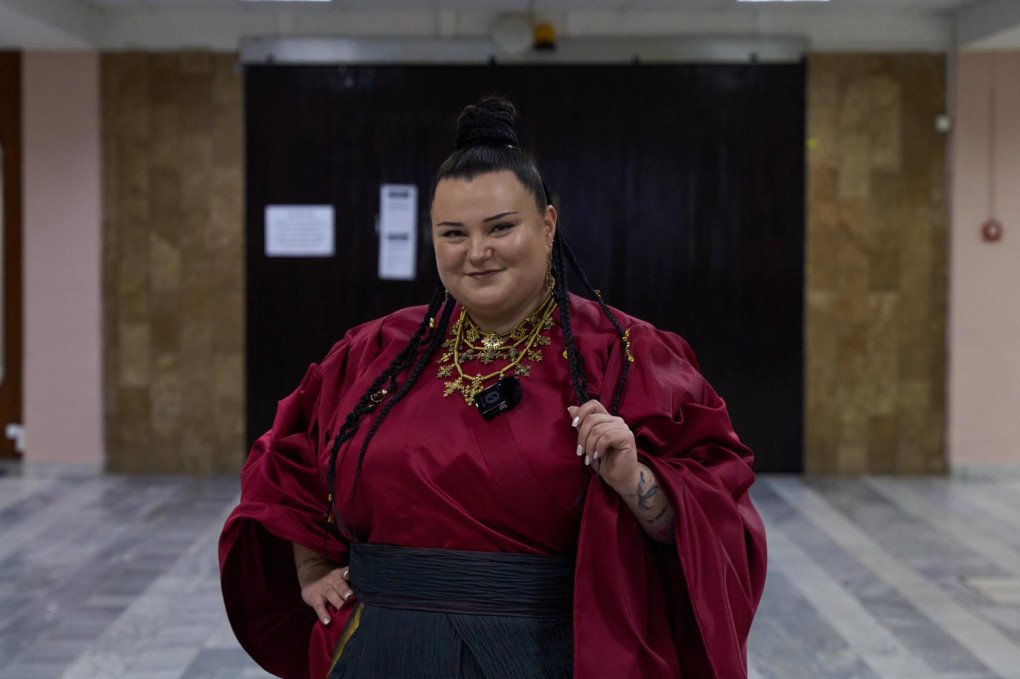 Alyona Alyona poses backstage ahead of the concert in Kyiv, Ukraine, April 4, 2026. (Photo: Mykyta Shandyba/UNITED24 Media)