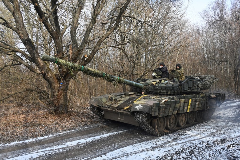 Ukrainian servicemen of the 3rd Tank Brigade of the Ukrainian Ground Forces ride atop a T-72 tank at an undisclosed location in the Kharkiv region on February 10, 2025. (Source: Getty Images) Ukrainian servicemen of the 3rd Tank Brigade of the Ukrainian Ground Forces ride atop a T-72 tank at an undisclosed location in the Kharkiv region on February 10, 2025. (Source: Getty Images)