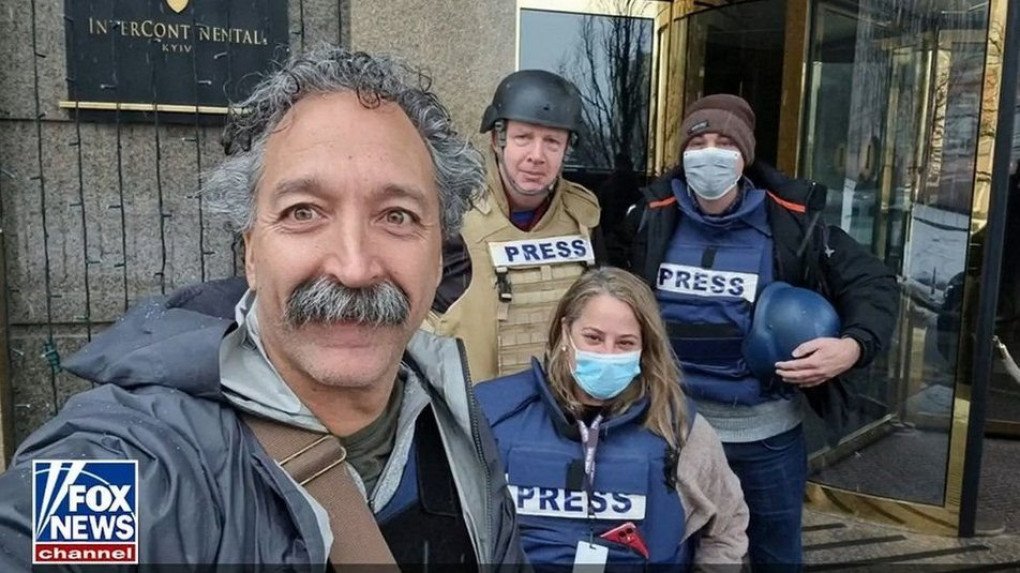 Pierre Zakrzewski, Irish photojournalist for Fox News with his colleagues in Kyiv, Ukraine. Source: screenshot, Fox News. Pierre Zakrzewski, Irish photojournalist for Fox News with his colleagues in Kyiv, Ukraine. Source: screenshot, Fox News.