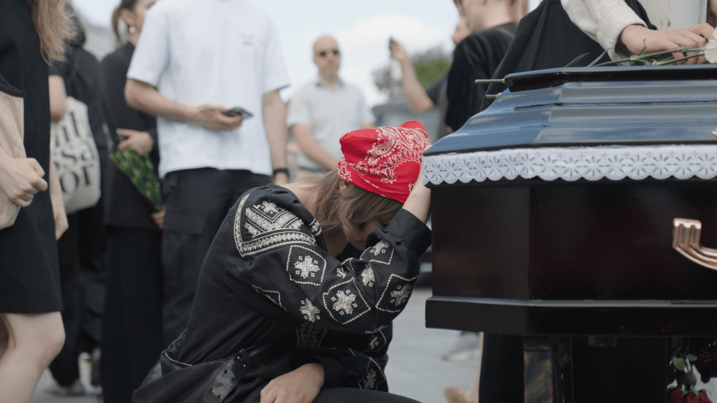 After a church ceremony, the crowd followed the hearse down the hill to Maidan—Independence Square. Photo: UNITED24 Media