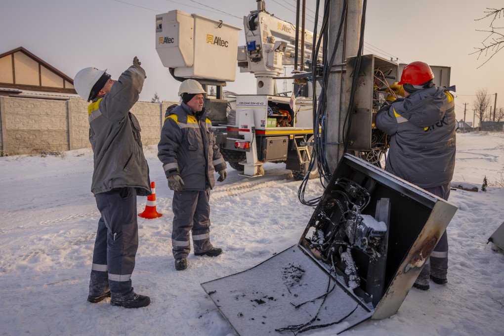 Electricians from DTEK, the Ukrainian energy company, inspect a damaged electrical box and related equipment on an electricity pylon on January 14, 2026 in Kyiv Oblast, Ukraine. (Photo: Dan Bashakov/Global Images Ukraine via Getty Images)