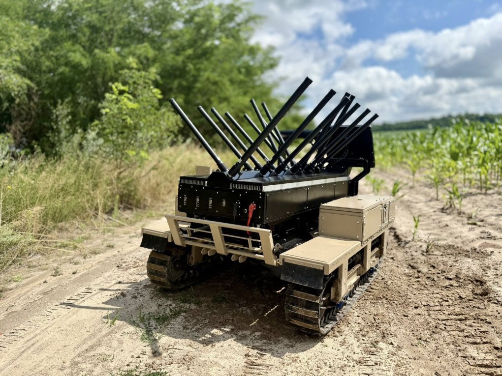 Kvertus AD Berserk during field deployment — the Ukrainian-made robotic system suppresses enemy drones across all frequencies. (Photo: Kvertus).