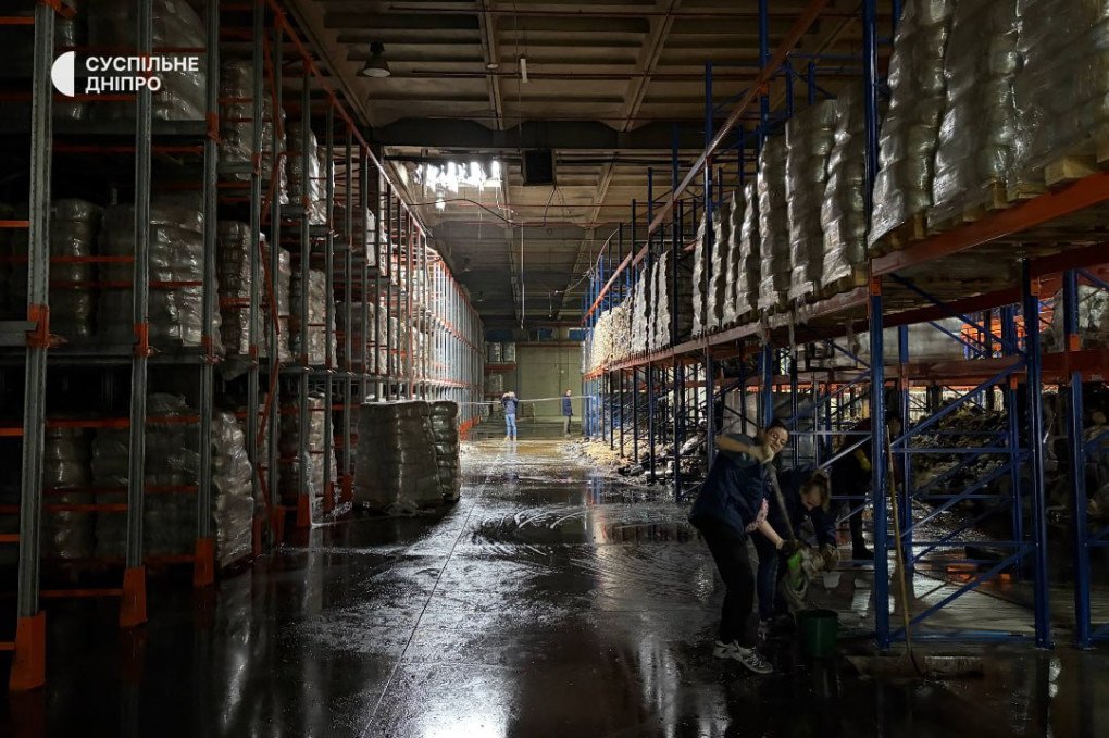 Workers clean the WFP food warehouse in Dnipro damaged by a Russian drone attack on November 19. (Source: Suspilne Dnipro) Workers clean the WFP food warehouse in Dnipro damaged by a Russian drone attack on November 19. (Source: Suspilne Dnipro)