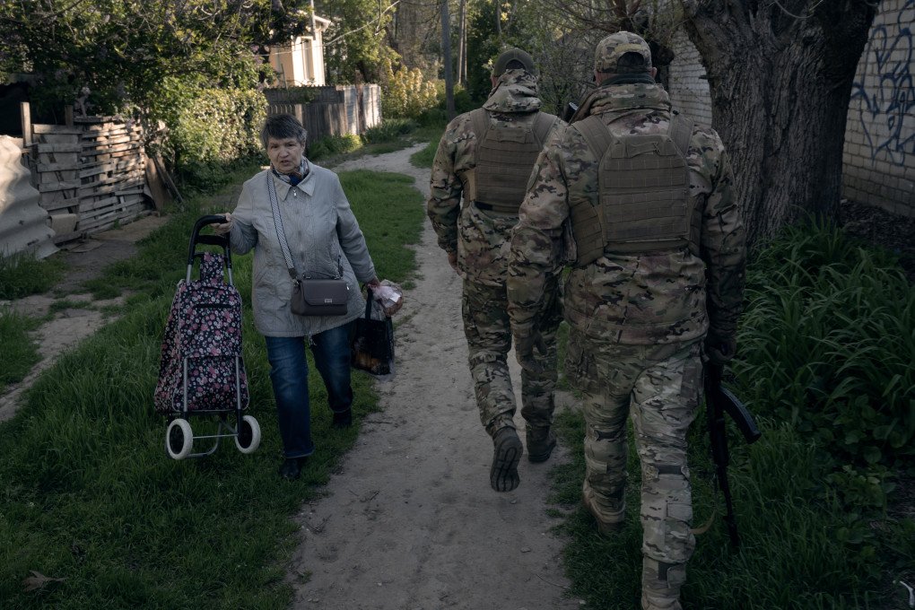 Eugene and Serhii, twin brothers from Kryvyi Rih serving with the 34th Marines, patrol the streets of Kherson hunting Russian drones. Kherson, Ukraine, May 2026. Photo: Joshua Olley / UNITED24 Media.