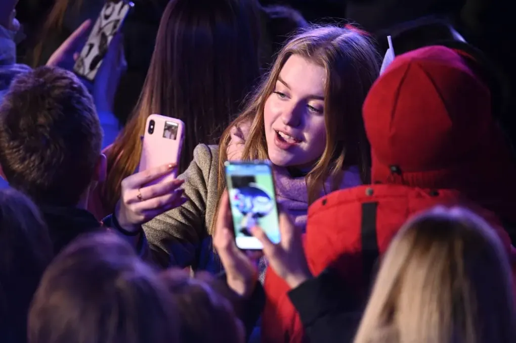 Woman taking selfies at the same concert in support of annexation of Crimea (Source: Russian media outlet life.ru.) Woman taking selfies at the same concert in support of annexation of Crimea (Source: Russian media outlet life.ru.)
