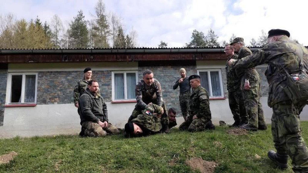 Miembros de Svatopluk participando en ejercicios militares (Fuente: Svatopluk)