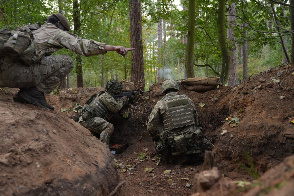 Ukrainian soldiers, who are still undergoing their leadership training course as part of the UK-led Operation Interflex, take part in trench training being conducted by members of the Irish Guards at a British army training camp in the East of England. October 15, 2025. (Photo: Joe Giddens via Getty Images)
