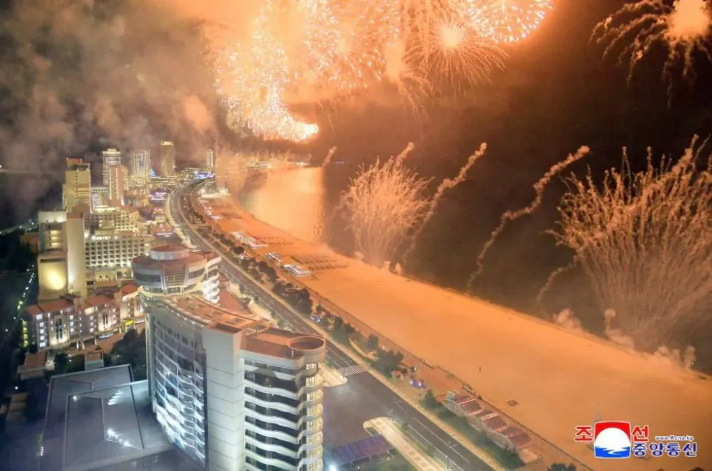 Aerial view of fireworks display over the Wonsan-Kalma coastline. (Source: KCNA)