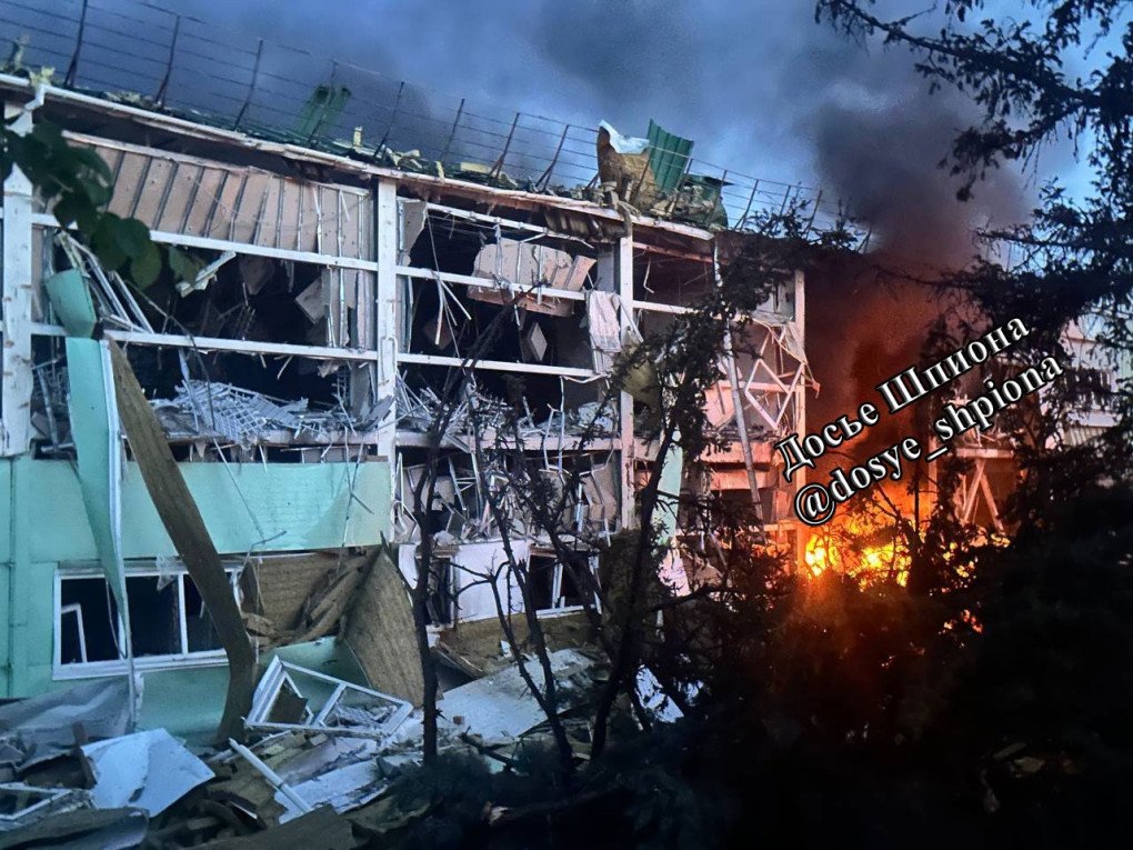 Structural damage and fire are visible at a military building on the base of Russia’s 126th Separate Coastal Defense Brigade in Perevalne, occupied Crimea. (Source: Dosye Shpiona)