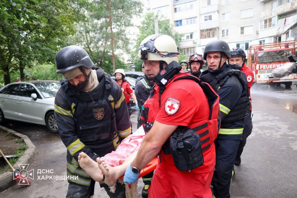 Rescuers evacuate an injured person following a Russian strike on Kharkiv on August 9, 2026. (Source: State Emergency Service of Ukraine) Rescuers evacuate an injured person following a Russian strike on Kharkiv on August 9, 2026. (Source: State Emergency Service of Ukraine)