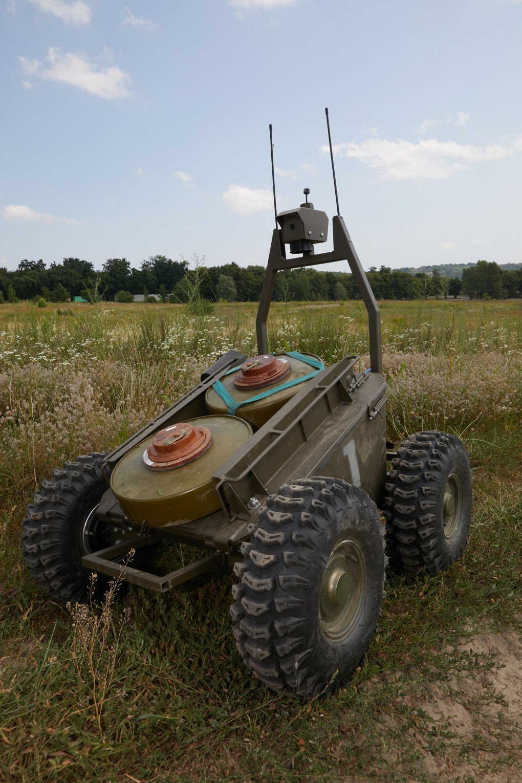 El UGV Gnom-Miner durante un evento organizado en julio de 2025 por el Comando de las Fuerzas Terrestres de las Fuerzas Armadas de Ucrania sobre el uso de UGV en Ucrania. Foto de Josh Olley/UNITED24 Media.