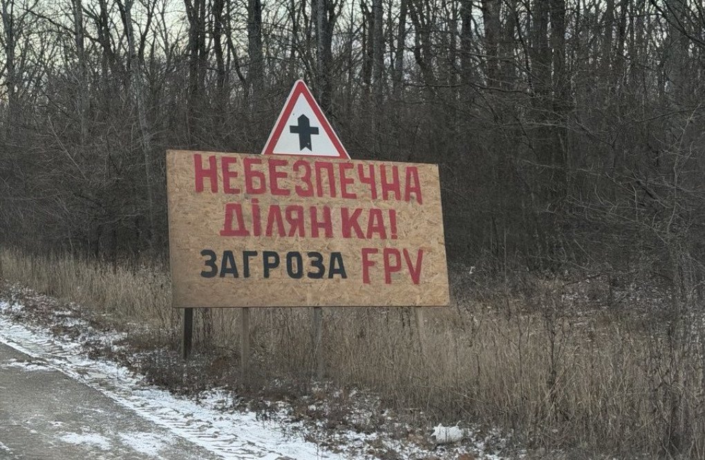 Warning іign: “Danger Zone! FPV Threat” Photo: ILLIA KABACHYNSKYI / UNITED24 Media