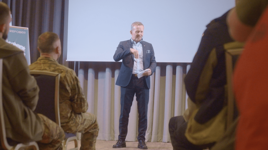 Mikael Frisell addressing participants of the Repower rehabilitation project. Stockholm County, Sweden, January 28, 2026 (Photo: Mykola Hrinenko/UNITED24 Media)