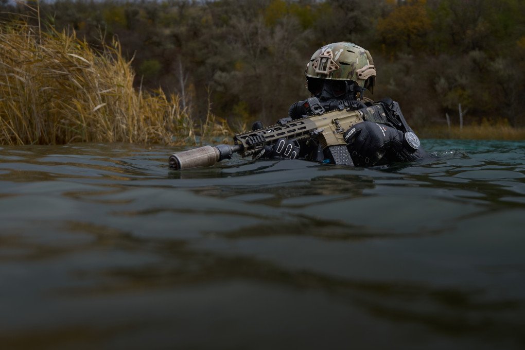 Minimal visibility define the routine conditions of combat diver’s work. Photo: Mykyta Shandyba/UNITED24 Media.