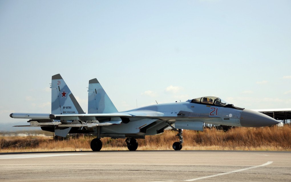 Un caza Sukhoi Su-35 de la Fuerza Aérea rusa aterriza en la base militar rusa de Hmeimim, situada al sureste de la ciudad de Latakia, en Hmeimim, provincia de Latakia, Siria, el 26 de septiembre de 2019. (Fuente: Getty Images) Un caza Sukhoi Su-35 de la Fuerza Aérea rusa aterriza en la base militar rusa de Hmeimim, situada al sureste de la ciudad de Latakia, en Hmeimim, provincia de Latakia, Siria, el 26 de septiembre de 2019. (Fuente: Getty Images)