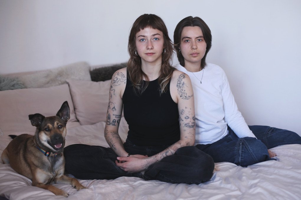 Lilya and Ksusha with their dog Phoebe at home in Kyiv. (Photo: Lucile Brizard/UNITED24 Media)