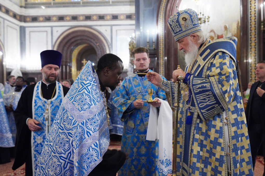 Patriarch Kirill of Moscow and All Rus’ with members of a delegation of the Patriarchal Exarchate of Africa at a vigil in Moscow, August 2025 (Source: Exarchate of Africa)
