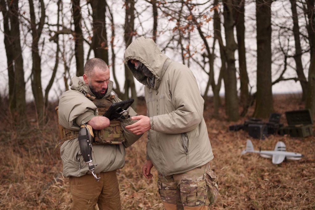 The instructor of the special forces unit "Artan" with the call sign "Zvir" (lit. Beast) as an example of how wounded soldiers remain in the unit. (Source: Artan)