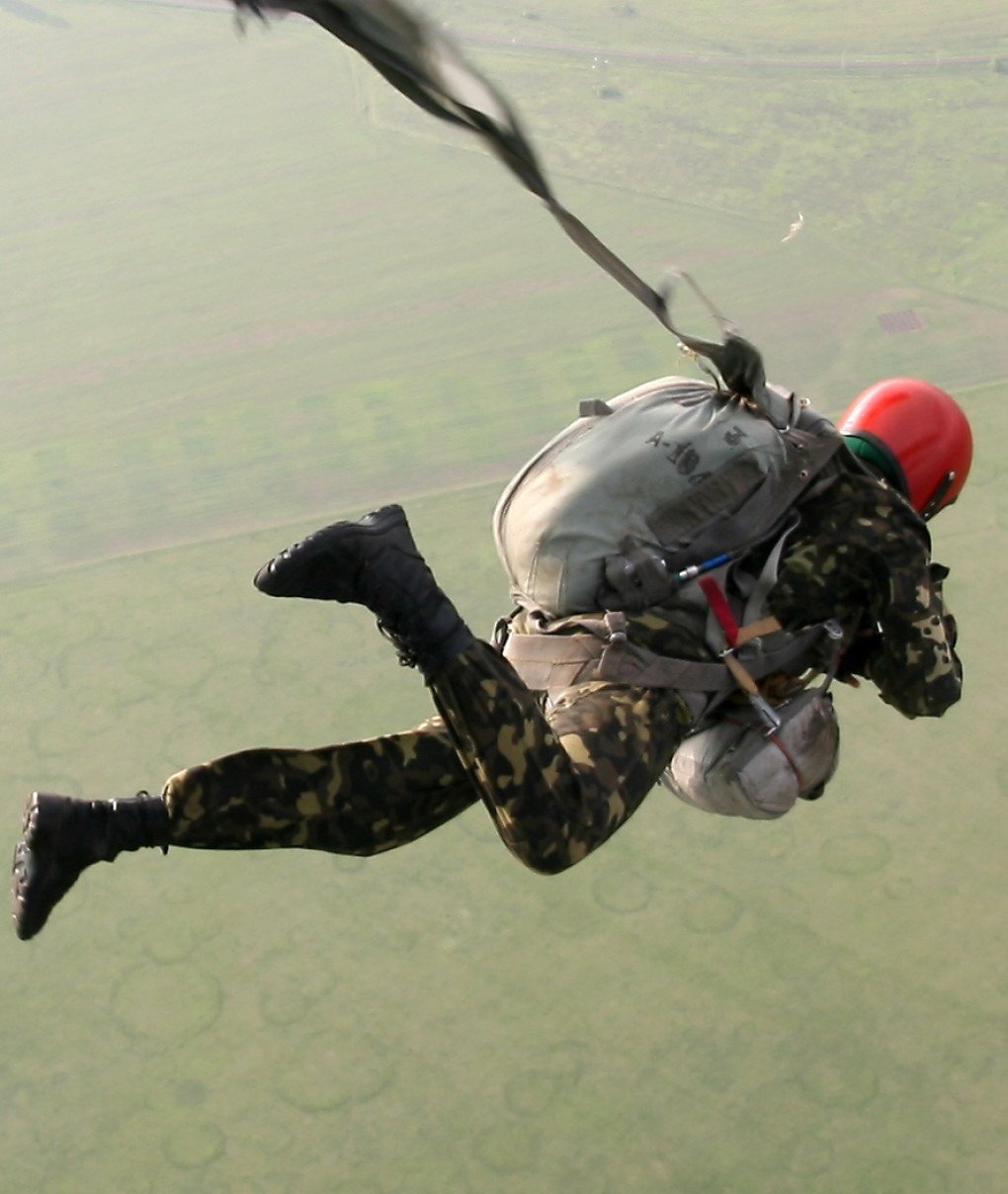Andrii’s first jump with a parachute when he was finishing school. May 15, 2010 in Korotych, Ukraine. (Source: Lilia Averianova/ Facebook)