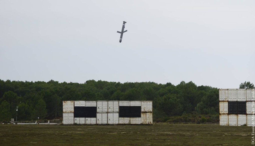 El misil MdCN, un posible candidato para el marco ELSA, impacta un objetivo durante las pruebas. (Fuente: MDBA)